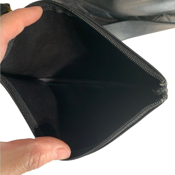 VINTAGE Chanel Bucket Bag - Picture 9 of 16